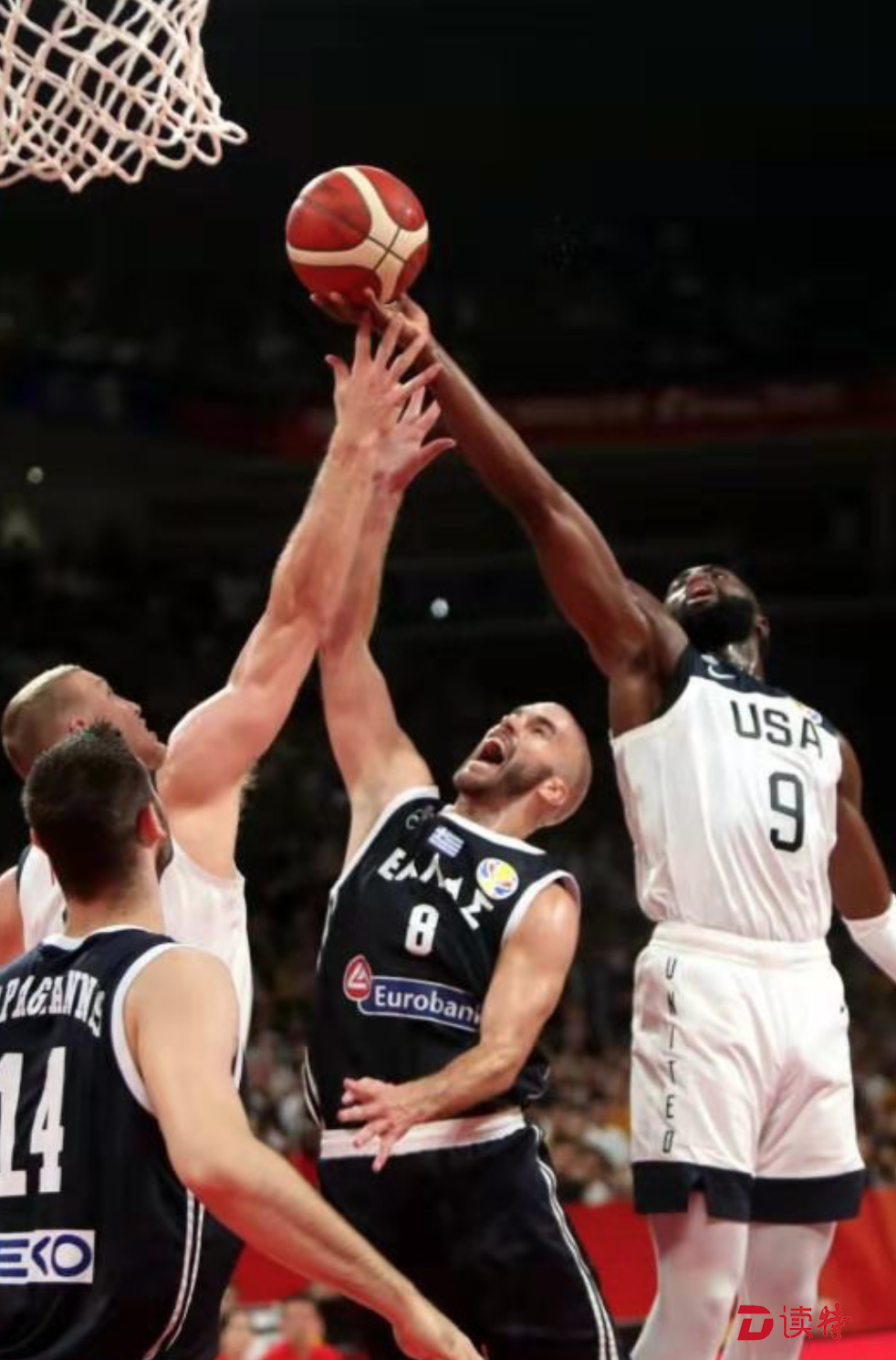 体操大师赛焦点战：河套雄狮队大胜海滨雷豹队，外线火力全开。禁区内连续解围的简单介绍